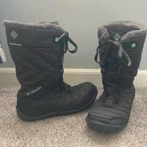 Columbia Minx Mid Waterproof Omni-Heat Boots, size 4 Kids